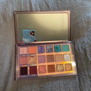 Huda Beauty Mercury in Retrograde Palette